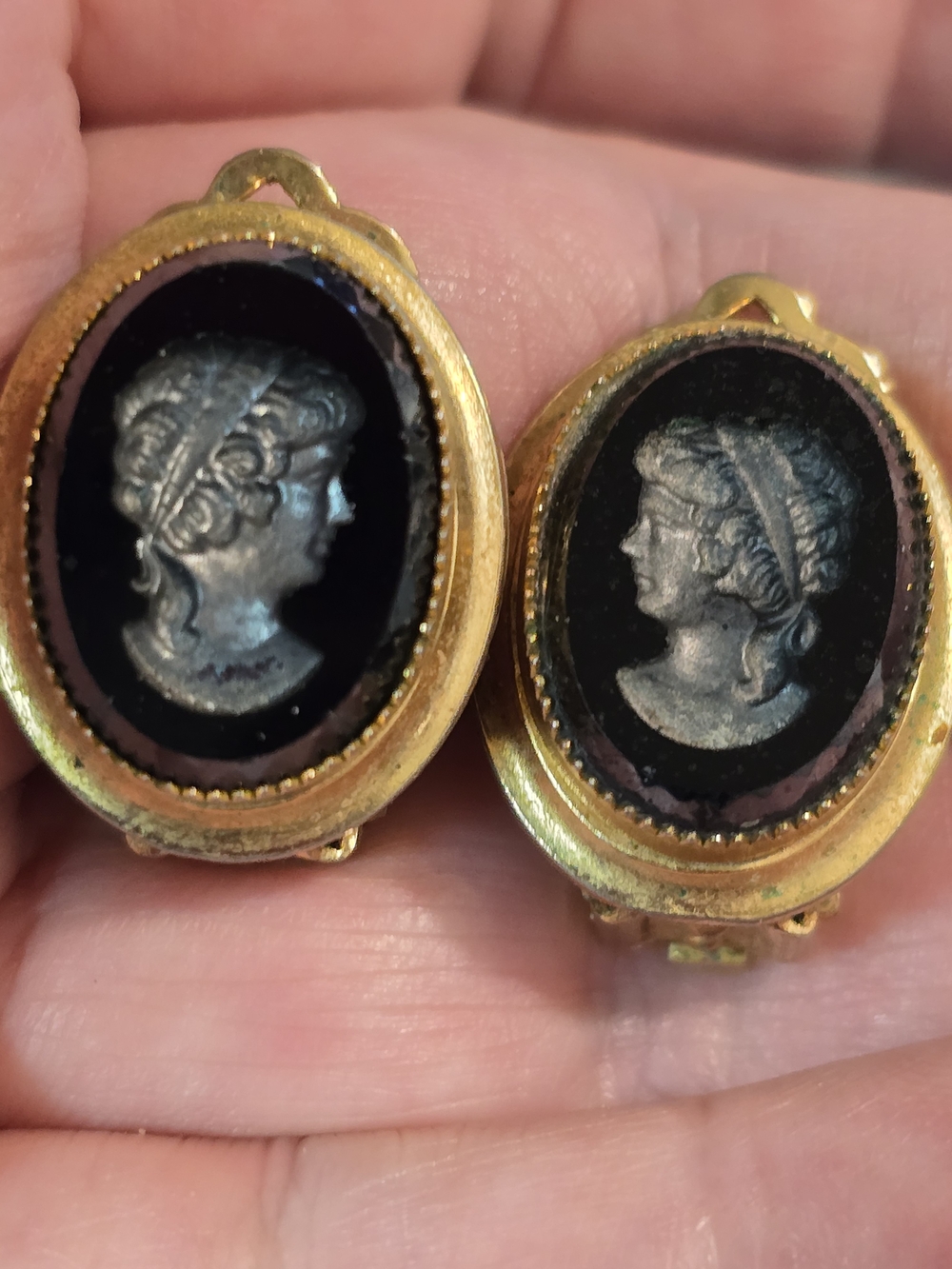 Vintage Gold Tone Black Oval Cameo Pendant Earrings Set  &1/8th"